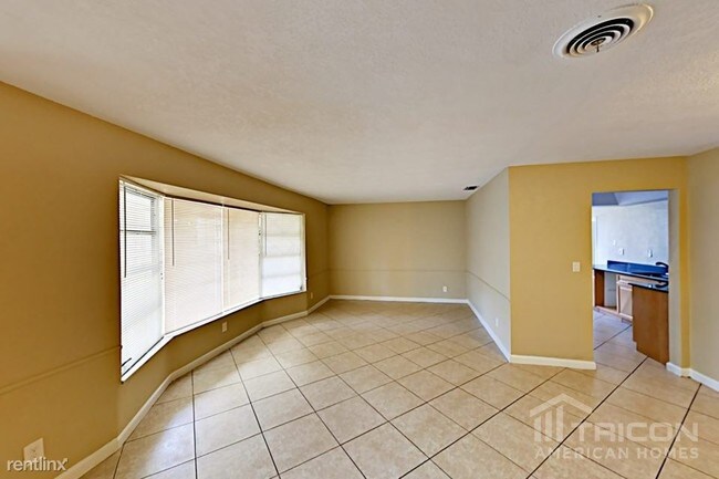 Building Photo - 3548 NW 38th Ave