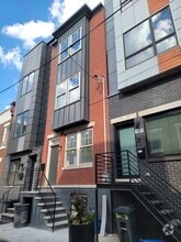 Building Photo - 1245 N Myrtlewood St
