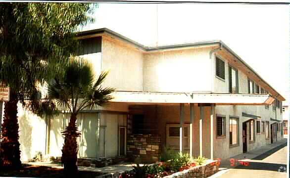Building Photo - 317 Walnut Ave