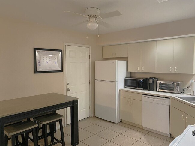 Foto del edificio - 177 Sunnyside Dr