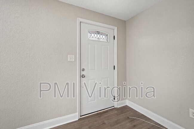 Building Photo - 256 Burgoyne Rd