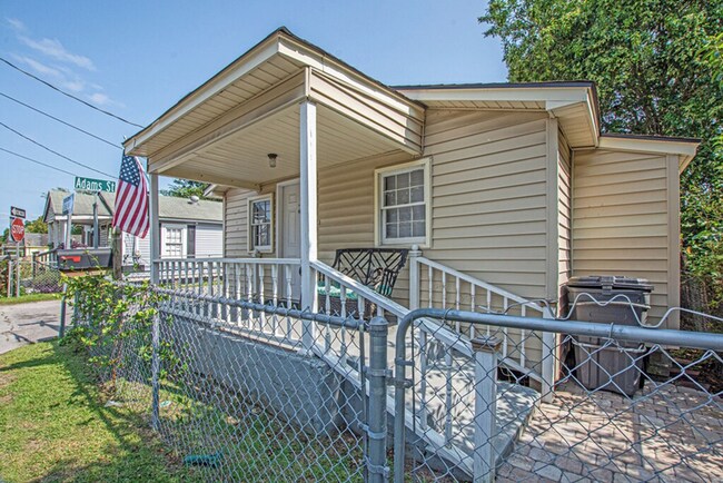 Building Photo - 2063 Arbutus Ave