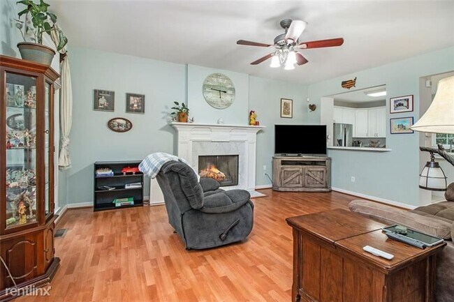Building Photo - 3 br, 4 bath House - 123 TOWER RIDGE Road NW