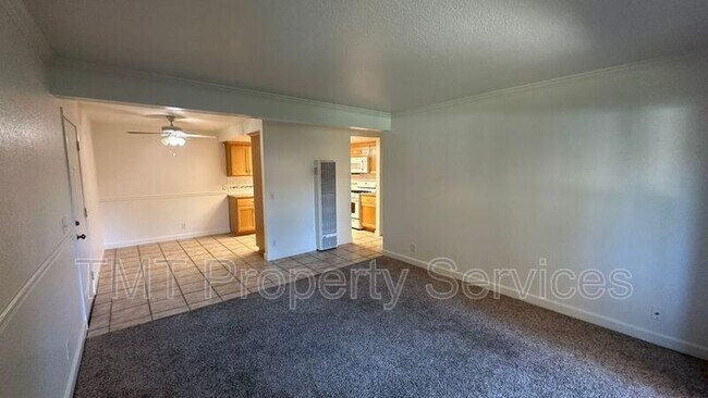 Foto del edificio - 7464 Santa Ysabel Ave