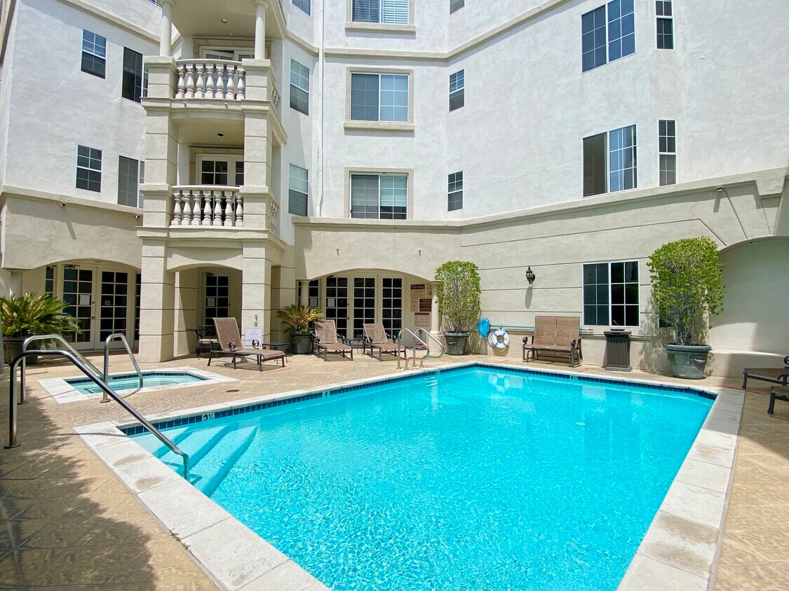 Primary Photo - 128 N Swall Dr