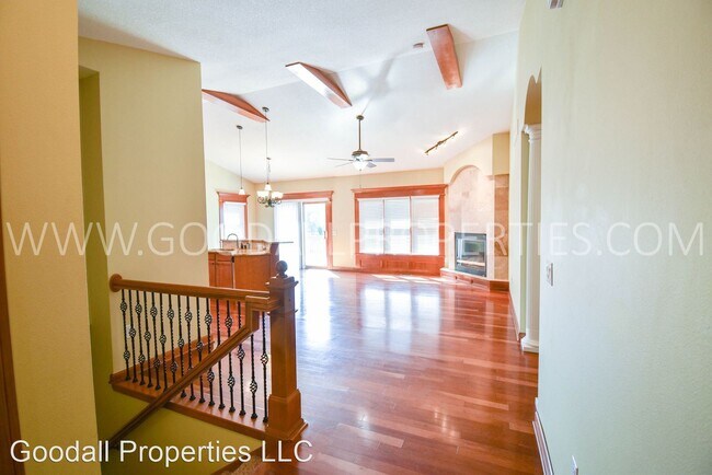 Building Photo - 4 br, 2.5 bath House - 40 NE Gracewood Dr