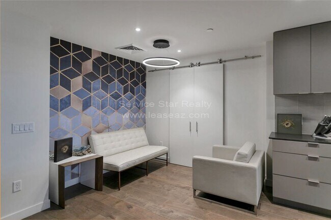 Foto del edificio - 2300 E Campbell Ave