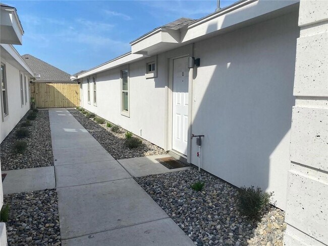 Building Photo - 1308 Alta Vista Dr