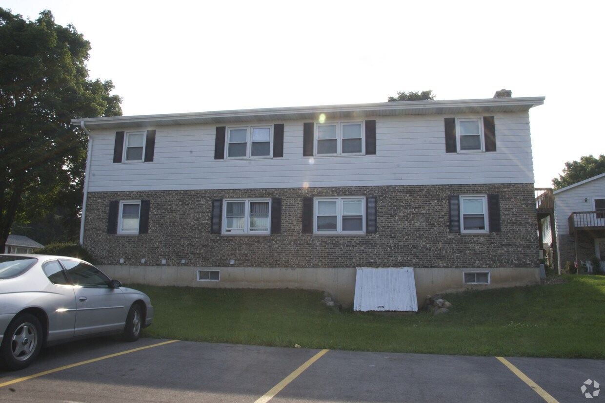 104 Waldmar Ct, Mount Horeb, WI 53572 Apartments in Mount Horeb, WI