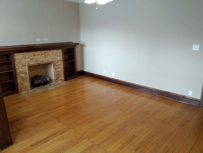 Building Photo - 4811 N St Louis Ave
