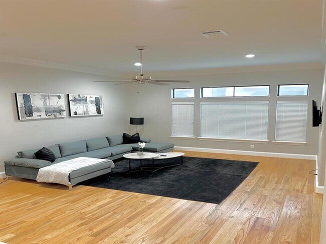 Foto del edificio - 1607 W 24th St
