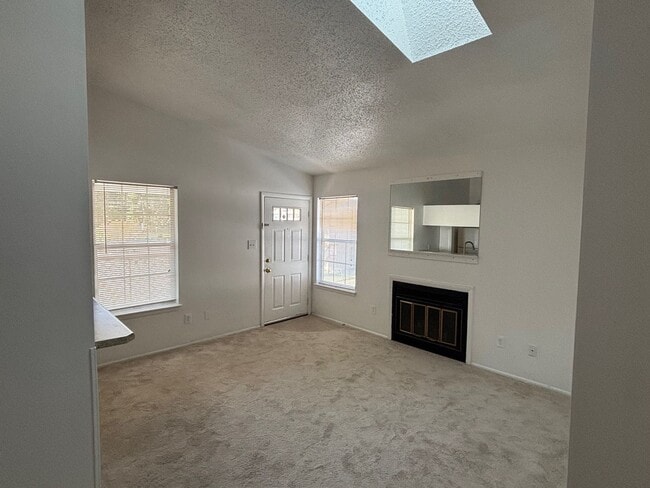 Foto del edificio - 2 Bedroom, 1 Bath Condo in Virginia Beach