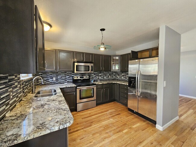 Foto del edificio - 11215 Jansen St