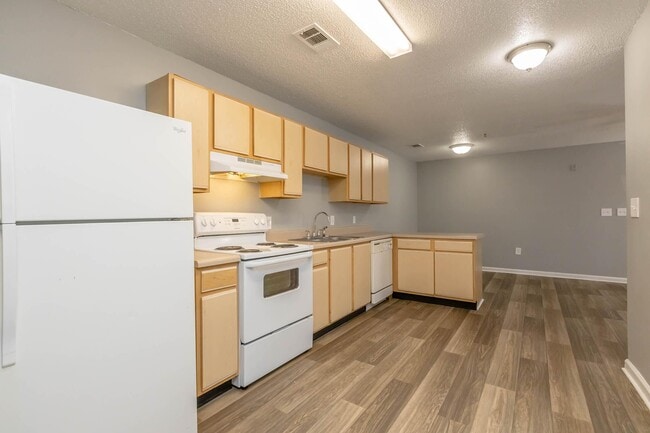 Building Photo - Hallmark at the Park