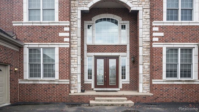 Building Photo - 3742 N Shoreline Dr