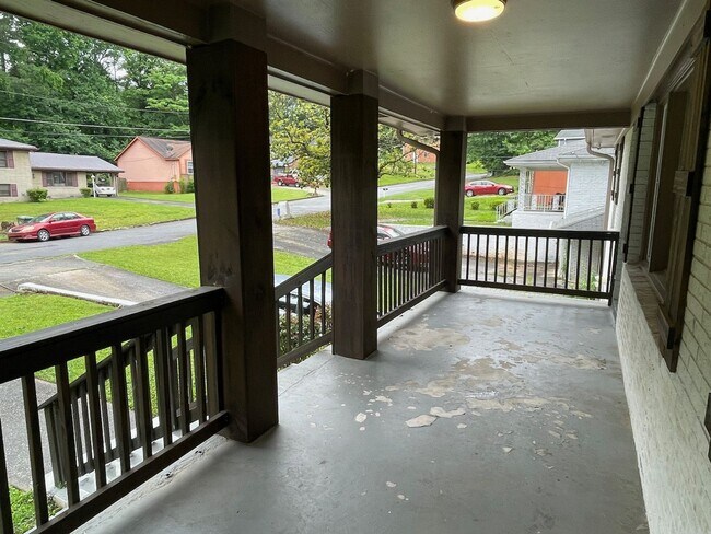 Foto del edificio - Beautiful Remodeled Craftsman in Fairburn ...