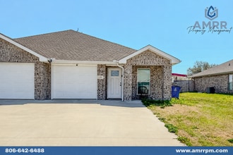 Building Photo - 106 Anita Plaza