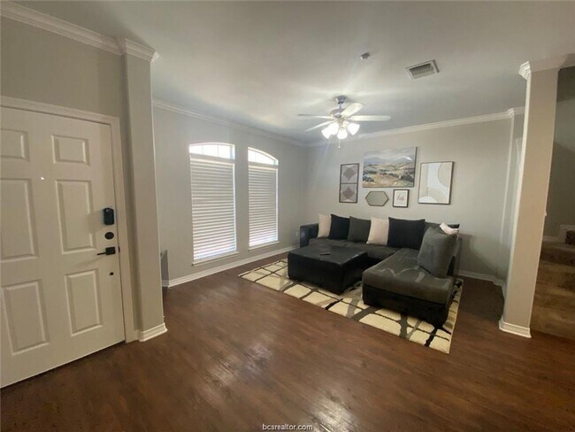 Building Photo - 4 Bedroom Lakeridge - Available May 2025!