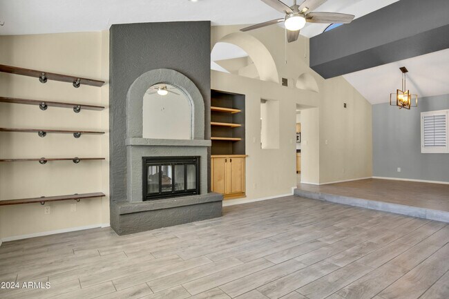 Building Photo - 16035 N 10th St