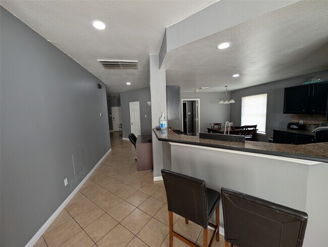 Foto del edificio - 714 N Vista Dr