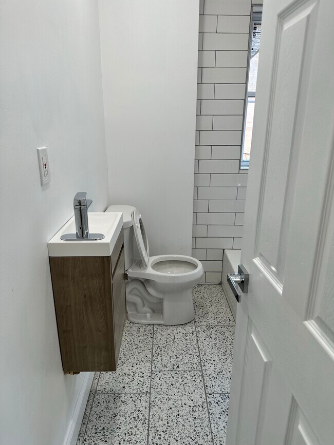 Foto del edificio - 2212 Pierce St