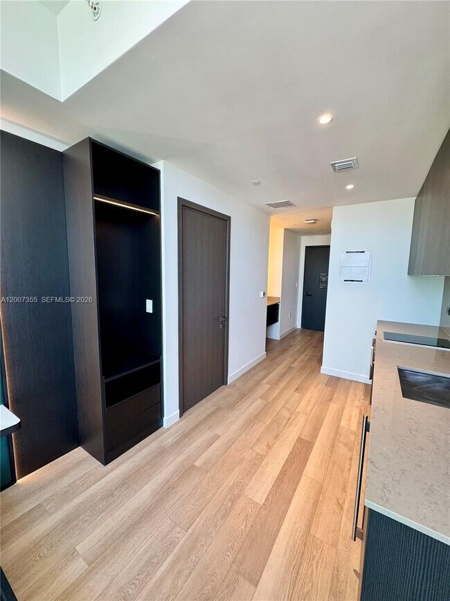 Foto del edificio - 20 NE 11th St