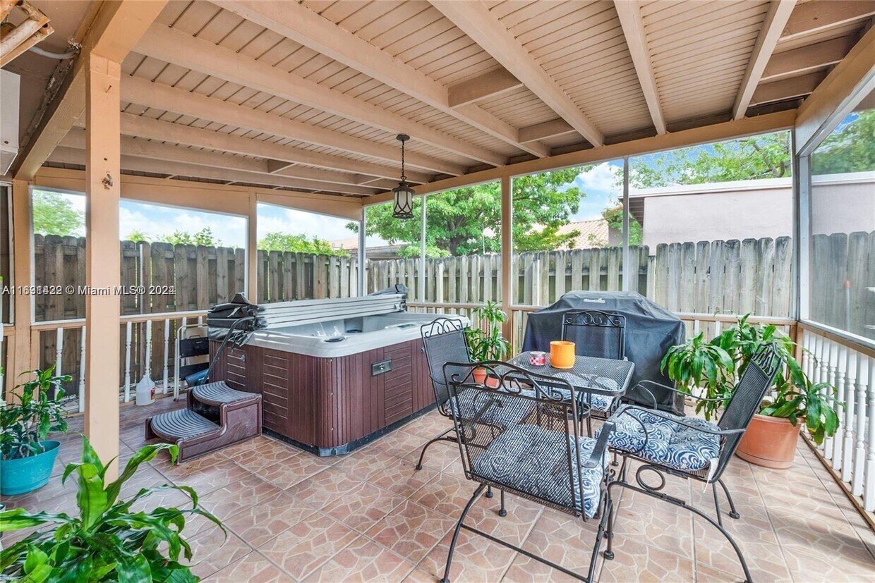 Foto principal - 10361 SW 11th St