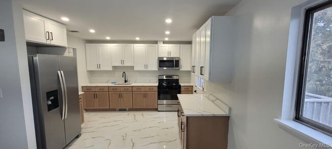 Building Photo - 52 Surrey Rd