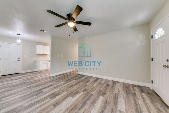 Foto del edificio - 3452 Kellogg Ave