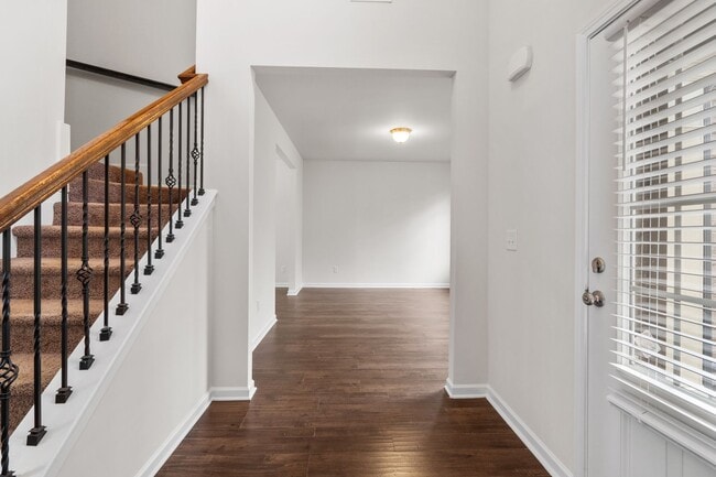 Building Photo - 5 Bedroom Single Family Home In Lawrencevi...