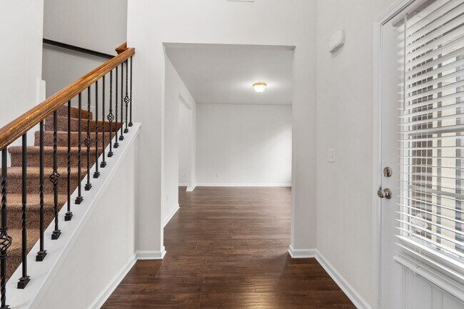 Foto del edificio - 5 Bedroom Single Family Home In Lawrencevi...