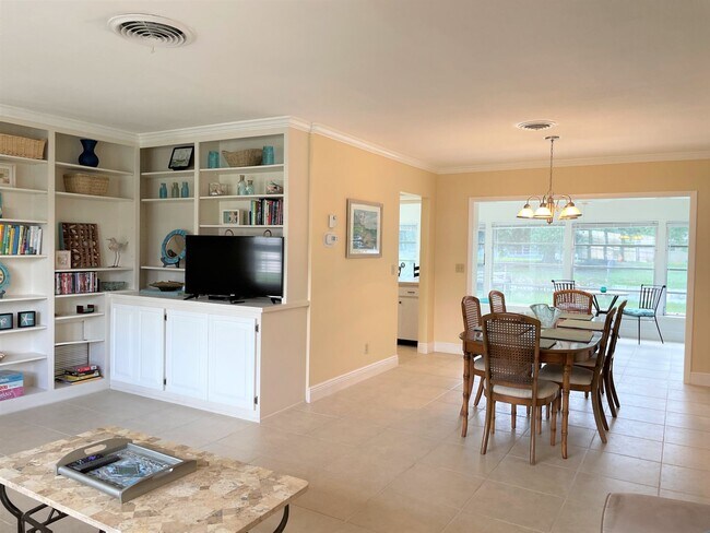 Foto del edificio - Seasonal Short-Term 2-Bedroom 2-Bath Singl...