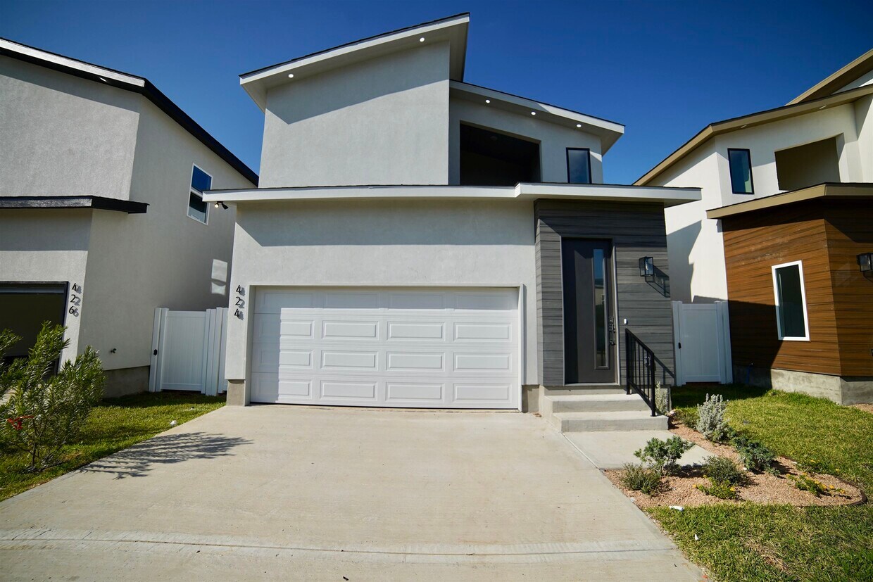 424 Deer Path Lp, Laredo, TX 78045 House Rental in Laredo, TX