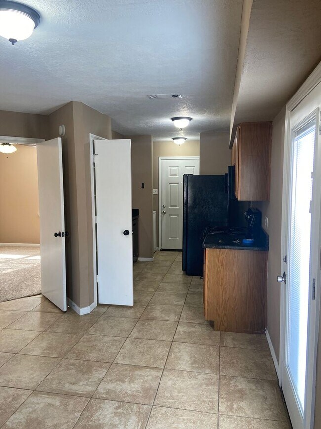 Foto del edificio - AUGUST 2026 PRE-LEASE Wonderful 3 Bed, 3 B...