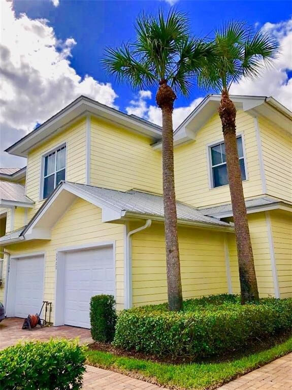 Building Photo - 3460 SW Sawgrass Villas Dr