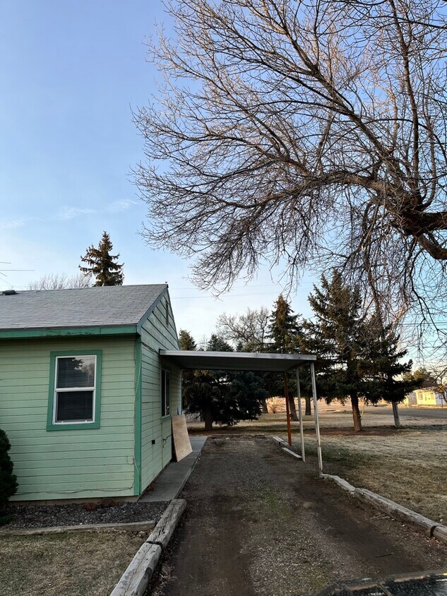 Foto principal - 910 E 9th S