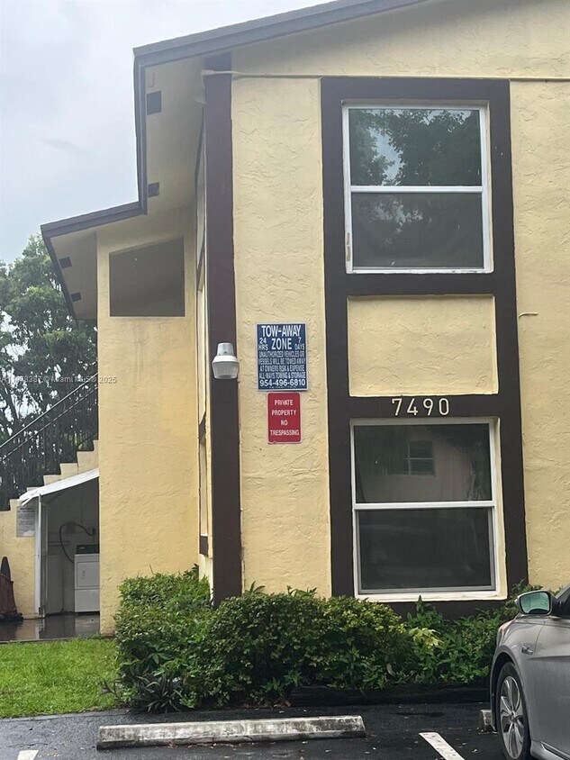 Primary Photo - 7490 SW 10th Ct