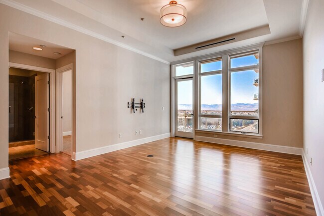 Living room with balcony - 7600 Landmark Way
