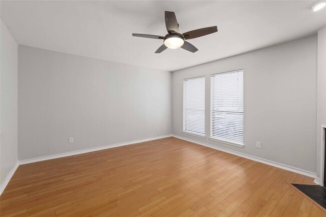 Foto del edificio - 1404 Norwalk Ln