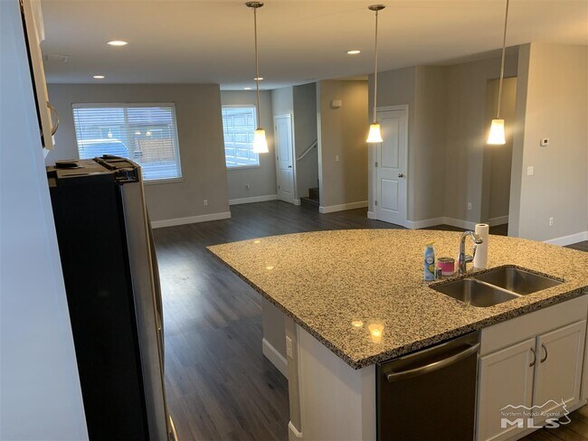 Building Photo - 1109 Silver Coyote Dr