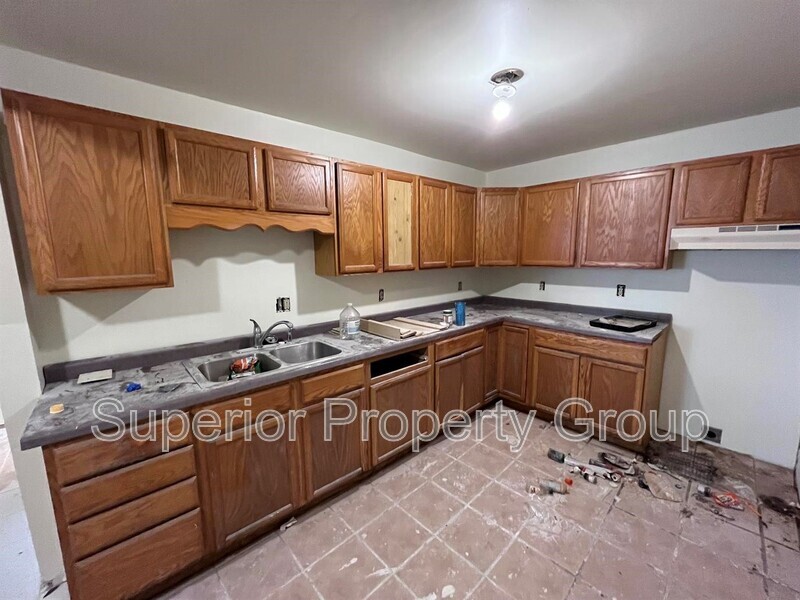 Primary Photo - 150 S River St