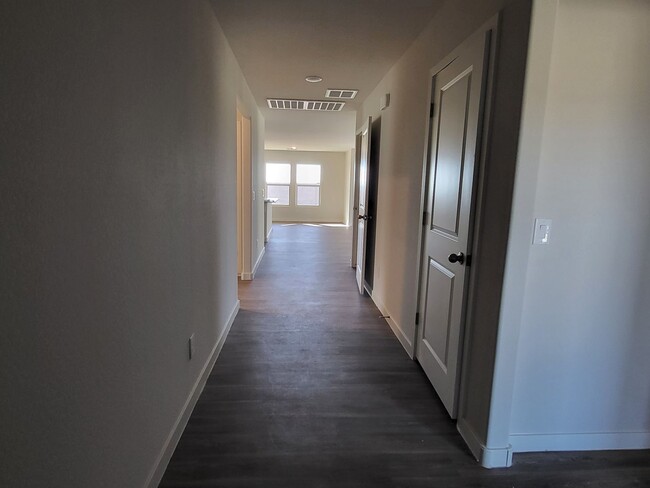 Foto del edificio - 4 Bedroom + Den/2.5 bathroom Park Homes