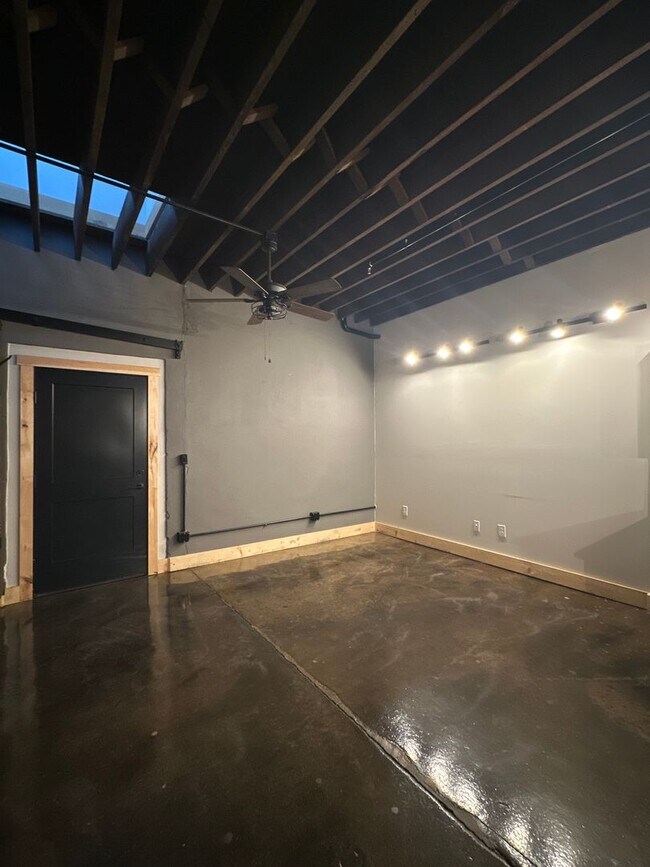 Foto del edificio - 1 Bed w/ 1.5 bath LOFT apartment with 2 car GARAGE - Hanover, PA