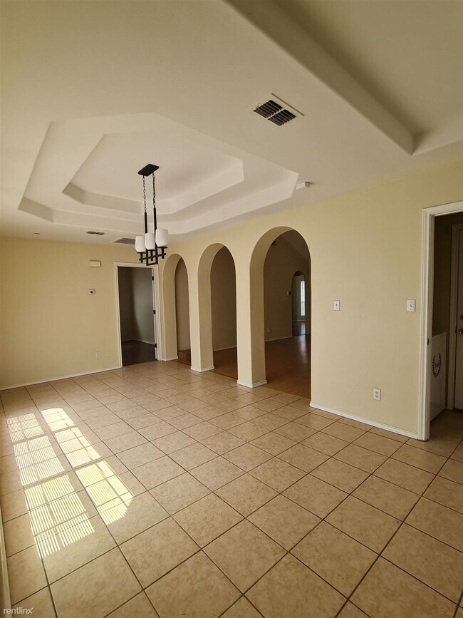 Building Photo - 4 br, 2 bath House - 2025 Vista Verde Cir W