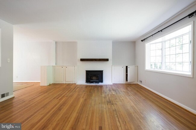 Building Photo - 1852 Circle Rd