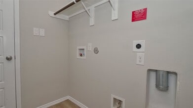 Building Photo - 21610 Dandelion Creek Dr