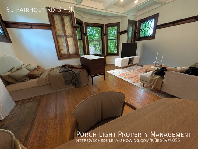 Building Photo - Absolute Show Stopper Victorian Apartment