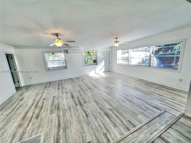 Foto del edificio - 905 NE 111th St