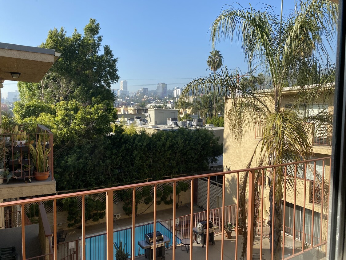 837 N West Knoll Dr Unit 302, West Hollywood, CA 90069 Condo for Rent