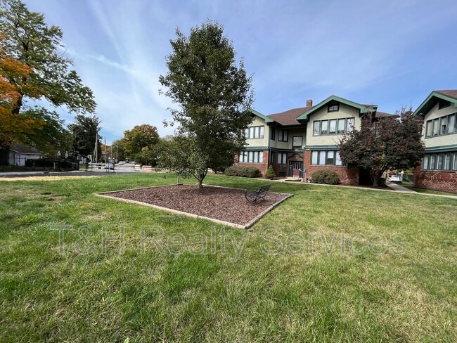 Building Photo - 3510 E Fall Creek Parkway North Dr